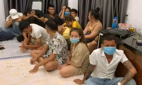Đột kích căn hộ trong đêm, phát hiện 55 nam thanh nữ tú dương tính với ma túy