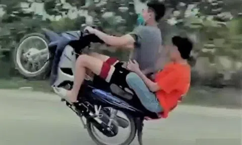 Khoe clip bốc đầu xe máy lên Facebook, nam thanh niên bị phạt hơn 4 triệu đồng