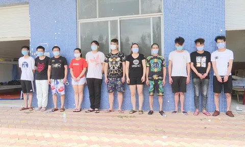 11 người Trung Quốc trốn truy nã vượt biên sang Việt Nam tổ chức đánh bạc