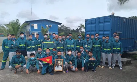 Nghẹn ngào khoảng lặng 2 mét của công nhân Việt từ Guinea Xích Đạo về nhà