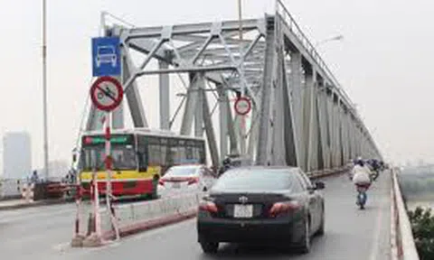 Thí điểm cấm xe khách trên 16 chỗ qua cầu Chương Dương