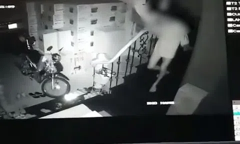 Xôn xao clip tên trộm thả rông vòng 3, khoắng sạch tiền rồi chuồn lẹ