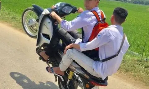 Khoe clip "bốc đầu" xe máy, hai thanh niên bị phạt nặng