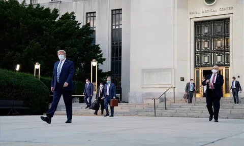 Tổng thống Donald Trump xuất viện, trở lại Nhà Trắng sau ba ngày điều trị bệnh COVID-19