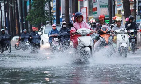 Dự báo thời tiết ngày 9/10: Trung Bộ mưa rất to, trên biển có dông mạnh