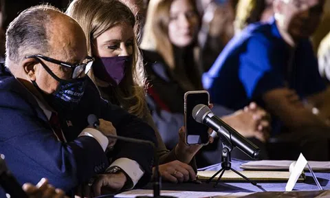 Tòa án bang Pennsylvania ra lệnh tạm hoãn chứng nhận bầu cử