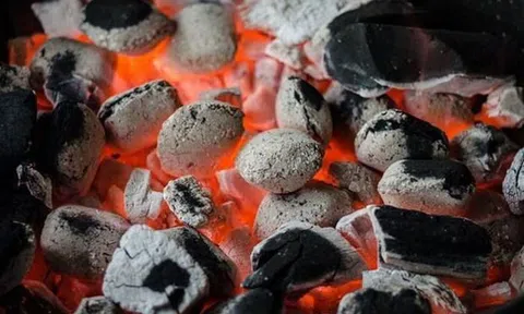 Phát hiện 4 mẹ con thương vong trong phòng kín có 3 chậu than