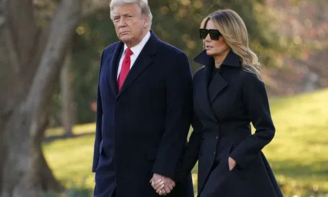 Nhân viên Nhà Trắng nhận lệnh thu dọn đồ đạc, chuẩn bị rời khỏi Cánh Tây