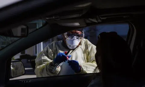 Cứ 17 người Mỹ có 1 người mắc COVID-19, tỷ lệ chết 1‰