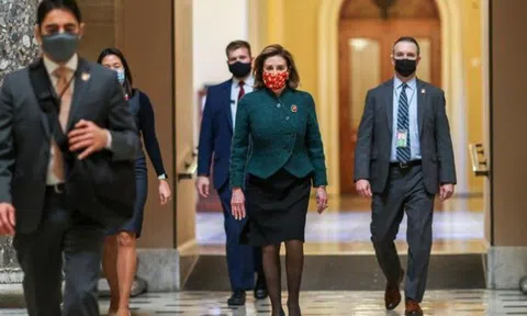 Hạ viện Mỹ thông qua đề xuất tăng mức hỗ trợ COVID-19 lên 2.000 USD/người