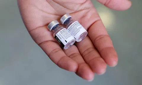 Mỹ: Nam y tá dương tính với SARS-CoV-2 sau khi tiêm vaccine ngừa COVID-19