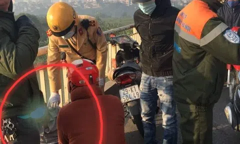 Hà Nội: CSGT kịp thời ngăn nam thanh niên định nhảy cầu Chương Dương