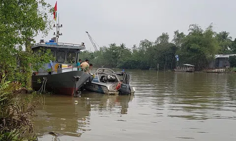 Lật ca nô khi tuần tra trên sông Hậu, một Đại úy CSGT mất tích