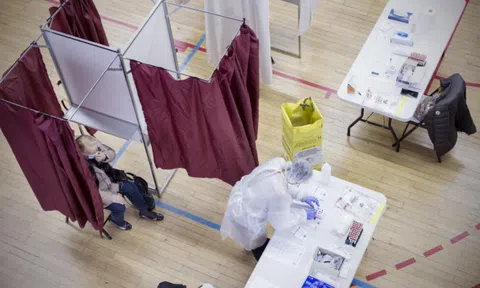 Dịch COVID-19 diễn biến phức tạp, Pháp xem xét khả năng phong tỏa toàn quốc lần thứ 3