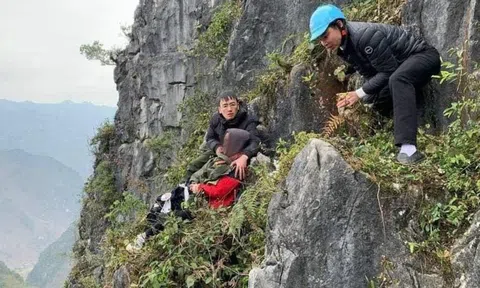 Phượt thủ đi ngắm tuyết rơi từ mỏm đá ở Hà Giang kể phút chạm mặt "tử thần"