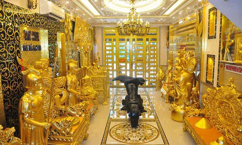 "Choáng ngợp" với những ngôi nhà đồ sộ phủ đầy vàng của đại gia Việt