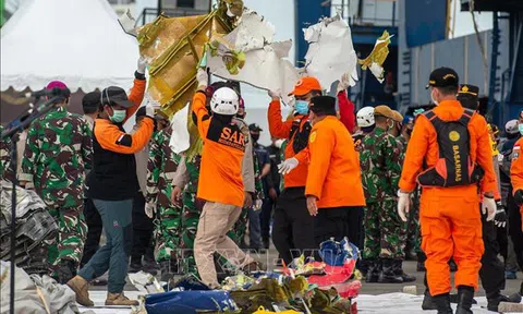 Xác định được danh tính 12 nạn nhân trong vụ rơi máy bay tại Indonesia