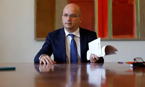 Bộ trưởng Tài chính Bồ Đào Nha dương tính với SARS-CoV-2 sau cuộc họp EU