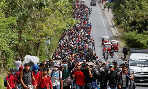 Gần 8.000 người di cư đổ bộ về biên giới Mỹ chờ chính sách mới của ông Biden