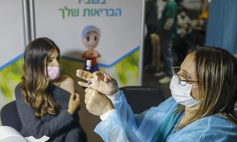 Ít nhất 13 tình nguyện viên bị liệt mặt sau khi tiêm vaccine Pfizer/BioNTech