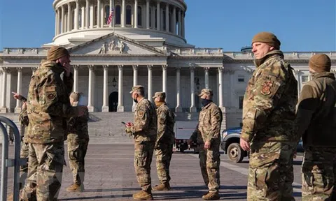 Điện Capitol bất ngờ bị phong tỏa vì một đám cháy bùng phát ngay gần khu vực