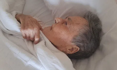 Được "chôn cất" đã 9 ngày, cụ bà 85 tuổi đột ngột về nhà khiến ai cũng hoảng hốt