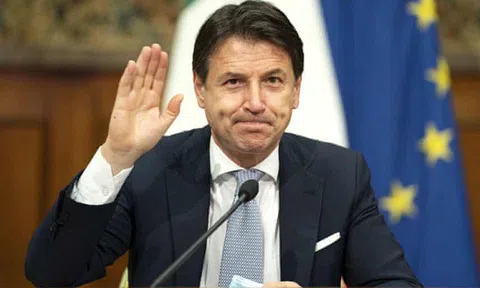 Thủ tướng Italy đệ đơn từ chức