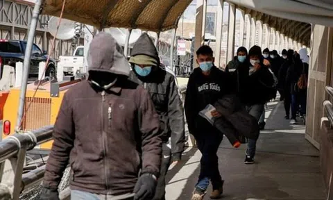 Thẩm phán Mỹ ngăn lệnh tạm dừng trục xuất của chính quyền Biden