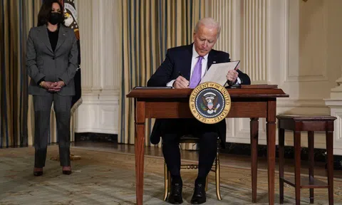 Tổng thống Mỹ ra lệnh đóng cửa các nhà tù tư nhân