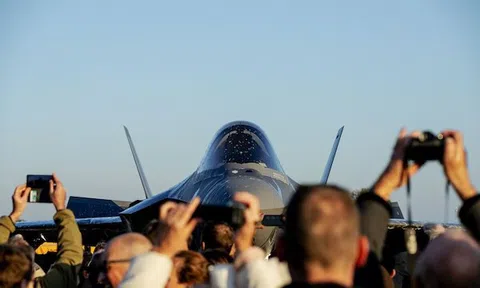 Tổng thống Biden đình chỉ hàng loạt thương vụ vũ khí hàng tỷ USD của người tiền nhiệm