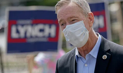 Nghị sĩ Mỹ nhiễm COVID-19 sau khi tiêm liều vaccine thứ hai