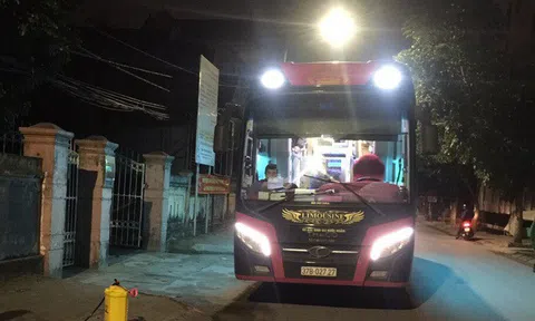 Dừng xe khách chở 22 sinh viên FPT để đưa về cách ly