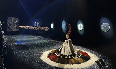 Hậu trường ấn tượng sau thành công của triển lãm thời trang và nghệ thuật đương đại "Cục im lặng"