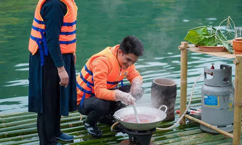 Mạc Văn Khoa cùng nghệ sĩ khách mời "run nhẹ" khi phải nấu ăn trên bè, nước sâu 35 mét