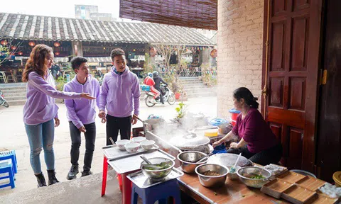 Theo chân dàn nghệ sĩ "Ẩm thực kỳ thú" nếm thử bánh cuốn Hà Giang có thâm niêm 50 năm