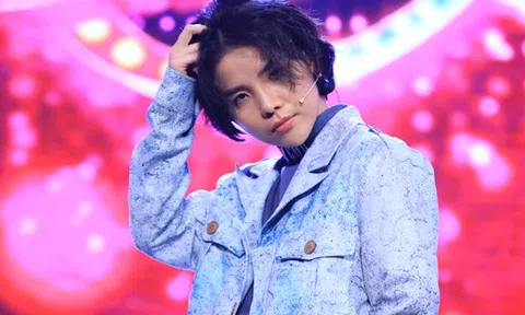 Vũ Cát Tường bỡ ngỡ xuất hiện tại "Ca sĩ bí ẩn", hát tặng nghệ sĩ Việt Hương sáng tác tiếng Anh trong album mới nhất