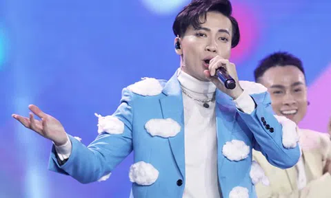 S.T Sơn Thạch biểu diễn hit mới đầy cuốn hút, hoành tráng dù khán giả xem online