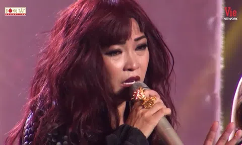 Phương Thanh không ngừng rơi nước mắt, nhớ lại quãng đường sự nghiệp thăng trầm của mình