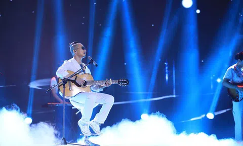 Chân rỉ máu và mắt bị thương, Jimmii Nguyễn vẫn lên sân khấu biểu diễn hết sức máu lửa