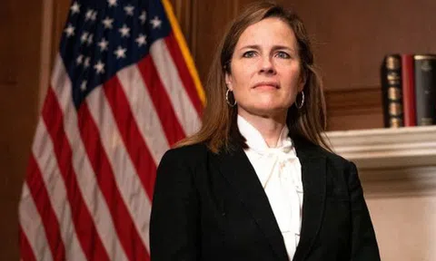 Nữ thẩm phán tòa án tối cao được phê chuẩn ngay trước cuộc bầu cử Tổng thống Mỹ