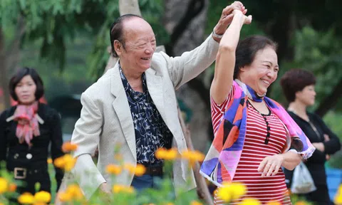 "Đừng chỉ gom góp tài sản cho con, hãy tích lũy cho bản thân khi về già"