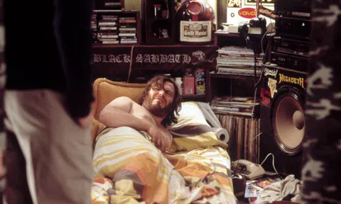 Thanh niên 30 tuổi thất nghiệp kiện mẹ đẻ ra tòa vì bị đuổi khỏi nhà, quyết không cho ăn bám