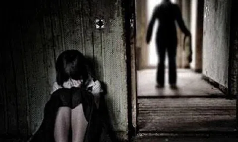 Giáo viên dụ dỗ nhiều nữ sinh chụp ảnh khiêu gợi để đổi “vật phẩm” trong game