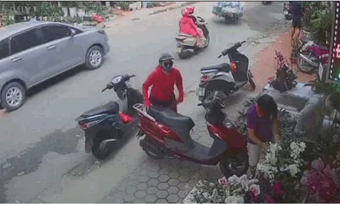 Clip: Ngụy trang tinh vi, nữ quái cạy cốp trộm ví nhanh như chớp giữa phố Hà Nội