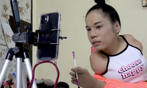 Clip: Cô gái khuyết tật với nghị lực phi thường trở thành chuyên gia trang điểm