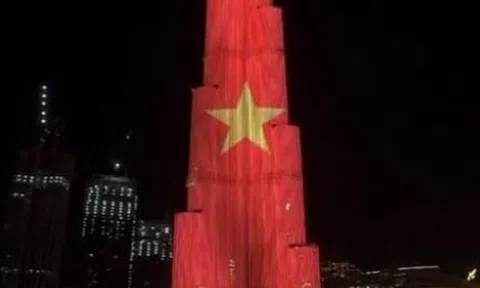 Tòa nhà chọc trời cao nhất thế giới Burj Khalifa thắp sáng hình quốc kỳ Việt Nam trong ngày 2/9