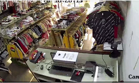 Clip: Vờ mua đồ, nam thanh niên rút dao đâm nữ nhân viên cướp tiền, vàng