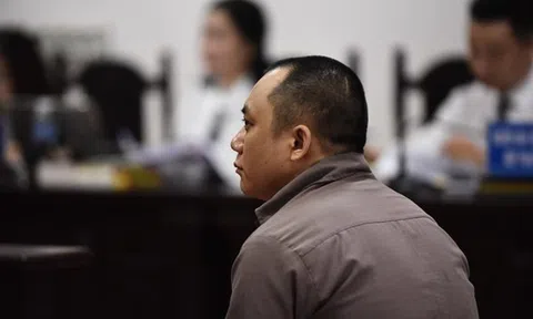 Tài xế container vụ Innova lùi trên cao tốc khóc, tòa tuyên y án