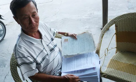 Nước mắt người hơn 20 năm mang thân phận bị can miệt mài đi làm thuê kiếm tiền giải oan Bài 1: Bị khởi tố 1 tội, “được” đình chỉ về 1 tội khác?