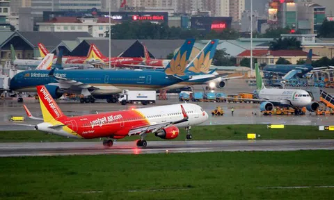 “Tuýt còi” một số hãng bay mở bán vé Tết vượt quá số lượt